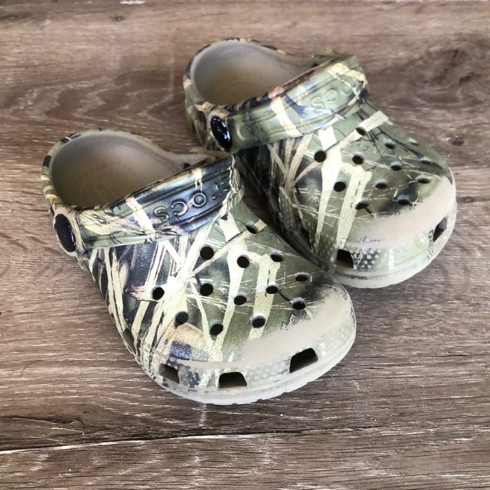 Camo Crocs 🐊